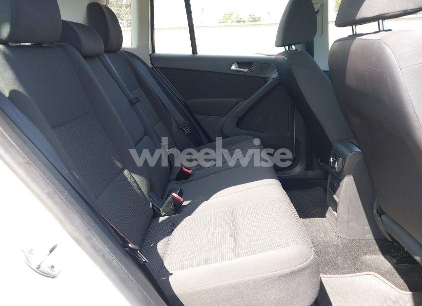 Photo 8 of 2012 Volkswagen Tiguan S (VIN WVGAV7AX2CW522958)