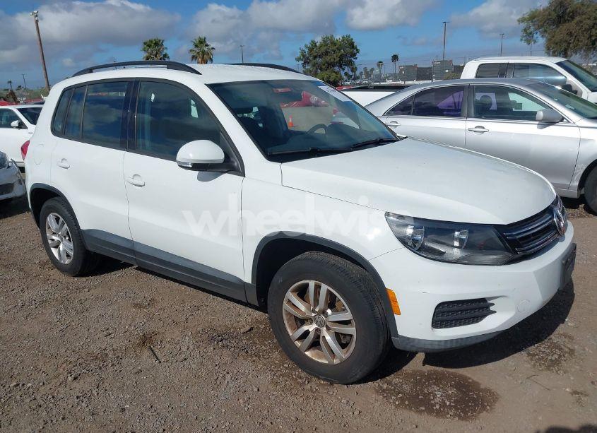 2016 Volkswagen Tiguan S (VIN WVGAV7AX2GW501100) main photo