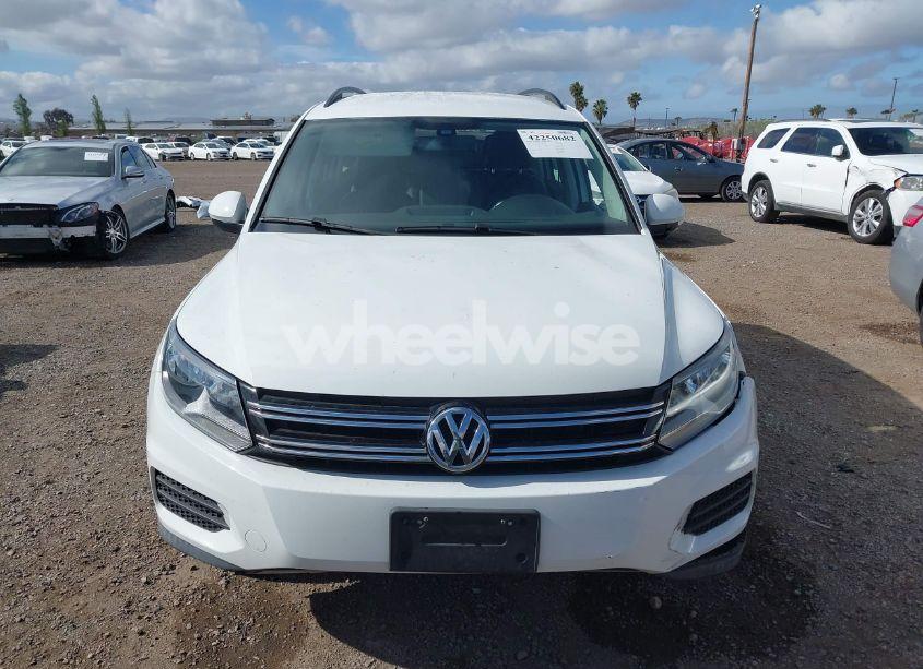 Photo 12 of 2016 Volkswagen Tiguan S (VIN WVGAV7AX2GW501100)