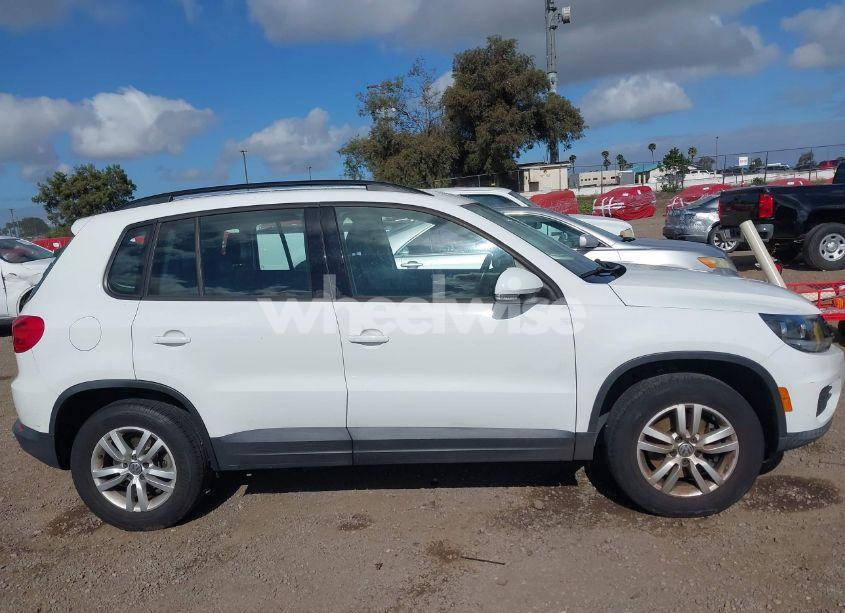 Photo 13 of 2016 Volkswagen Tiguan S (VIN WVGAV7AX2GW501100)