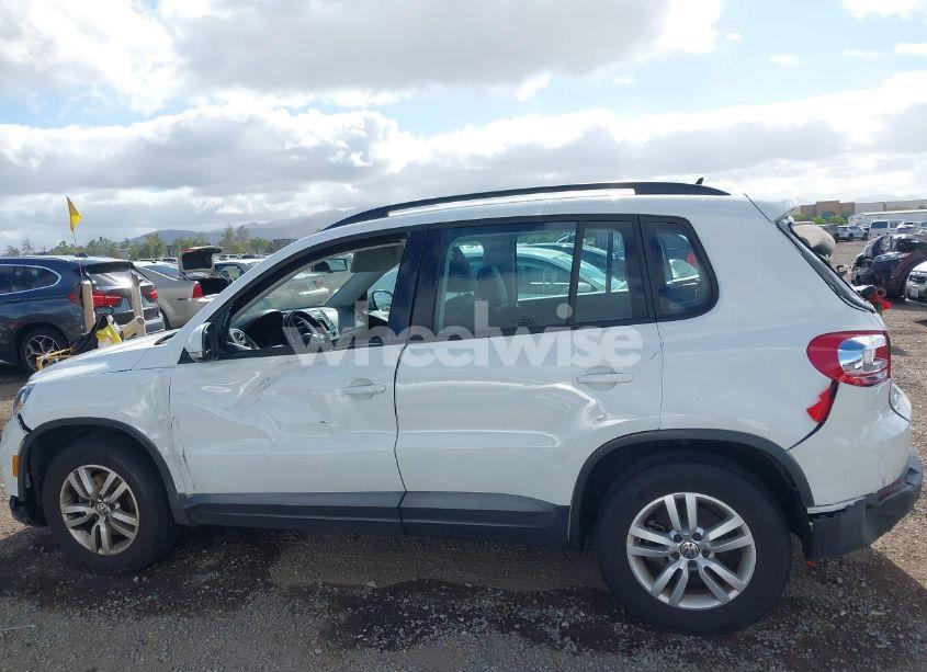 Photo 14 of 2016 Volkswagen Tiguan S (VIN WVGAV7AX2GW501100)