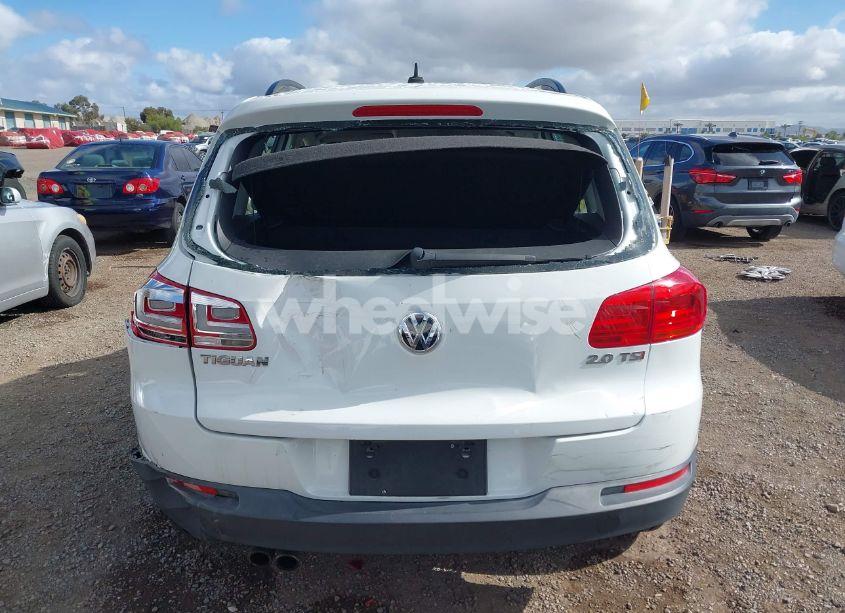 Photo 16 of 2016 Volkswagen Tiguan S (VIN WVGAV7AX2GW501100)