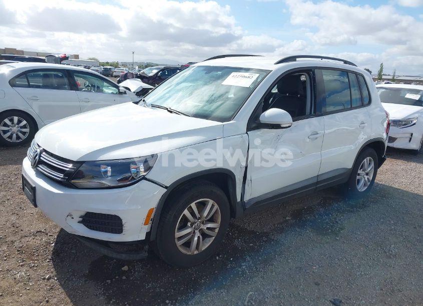 Photo 2 of 2016 Volkswagen Tiguan S (VIN WVGAV7AX2GW501100)