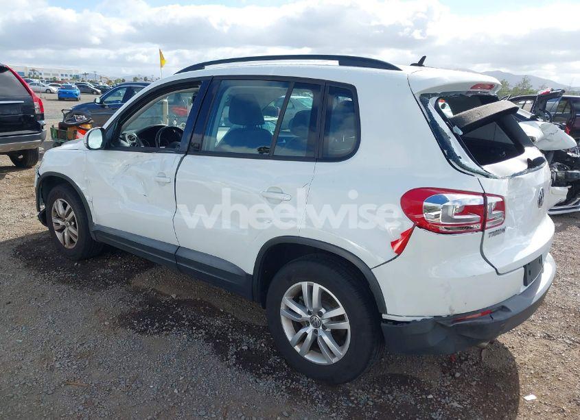 Photo 3 of 2016 Volkswagen Tiguan S (VIN WVGAV7AX2GW501100)