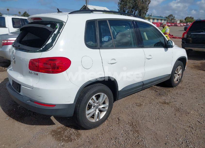 Photo 4 of 2016 Volkswagen Tiguan S (VIN WVGAV7AX2GW501100)