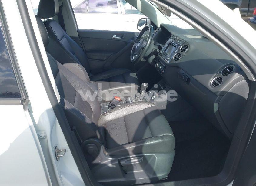 Photo 5 of 2016 Volkswagen Tiguan S (VIN WVGAV7AX2GW501100)