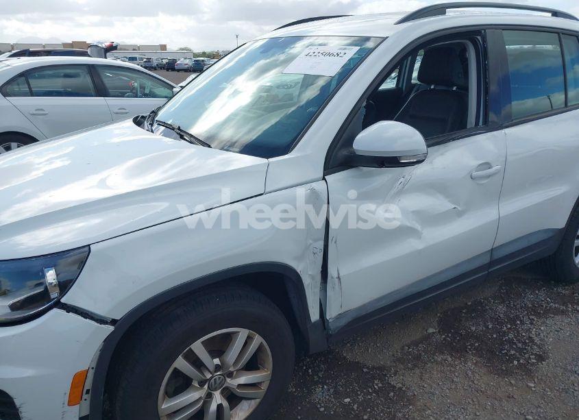 Photo 6 of 2016 Volkswagen Tiguan S (VIN WVGAV7AX2GW501100)