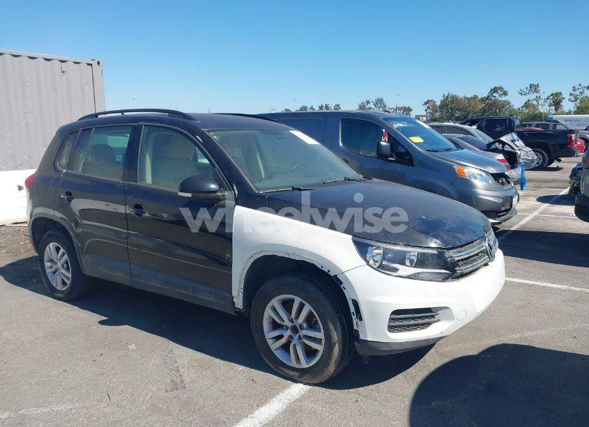 2017 Volkswagen Tiguan 2.0T S (VIN WVGAV7AX2HK000068) main photo
