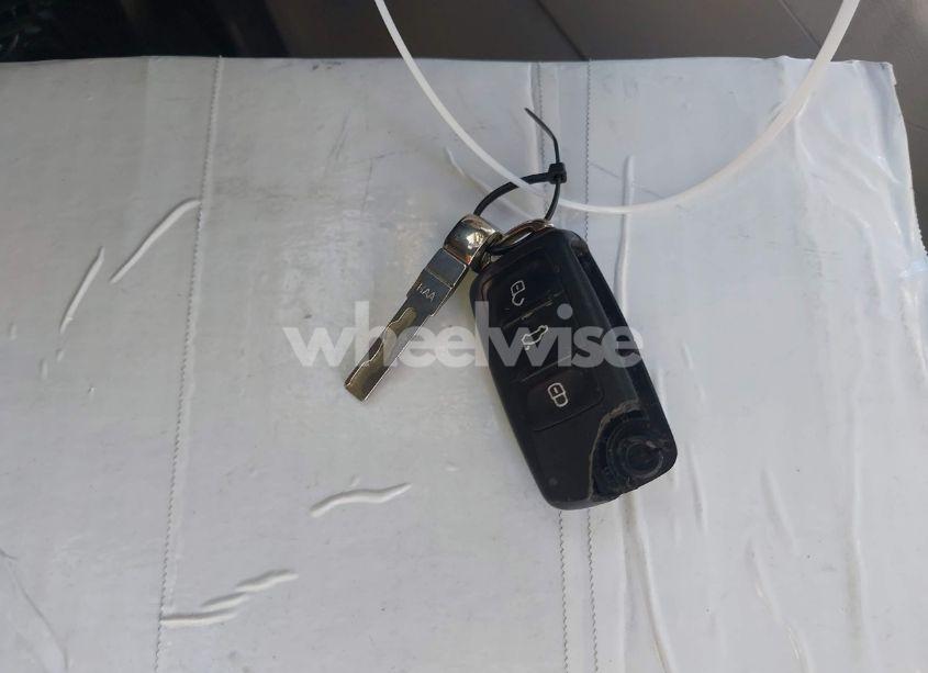 Photo 11 of 2017 Volkswagen Tiguan 2.0T S (VIN WVGAV7AX2HK000068)