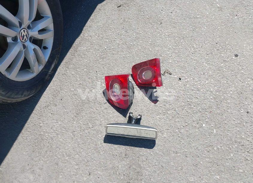 Photo 12 of 2017 Volkswagen Tiguan 2.0T S (VIN WVGAV7AX2HK000068)