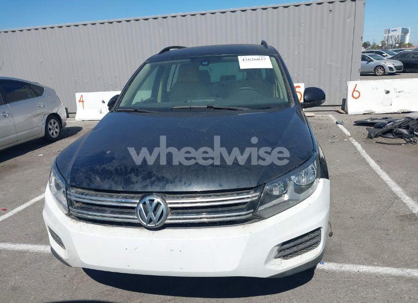 Photo 13 of 2017 Volkswagen Tiguan 2.0T S (VIN WVGAV7AX2HK000068)