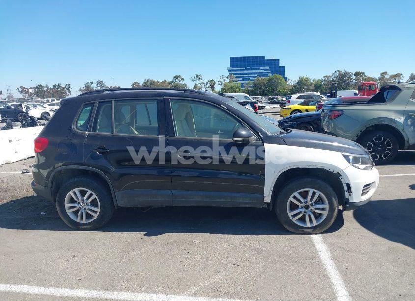 Photo 14 of 2017 Volkswagen Tiguan 2.0T S (VIN WVGAV7AX2HK000068)