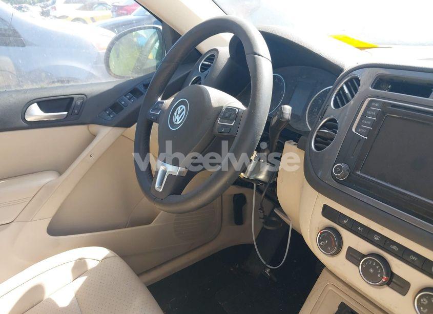 Photo 6 of 2017 Volkswagen Tiguan 2.0T S (VIN WVGAV7AX2HK000068)