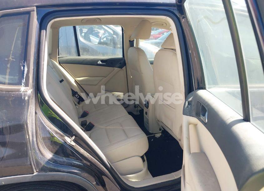 Photo 8 of 2017 Volkswagen Tiguan 2.0T S (VIN WVGAV7AX2HK000068)