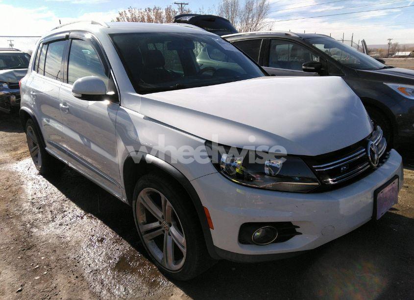 2016 Volkswagen Tiguan R-LINE (VIN WVGAV7AX3GW008476) main photo