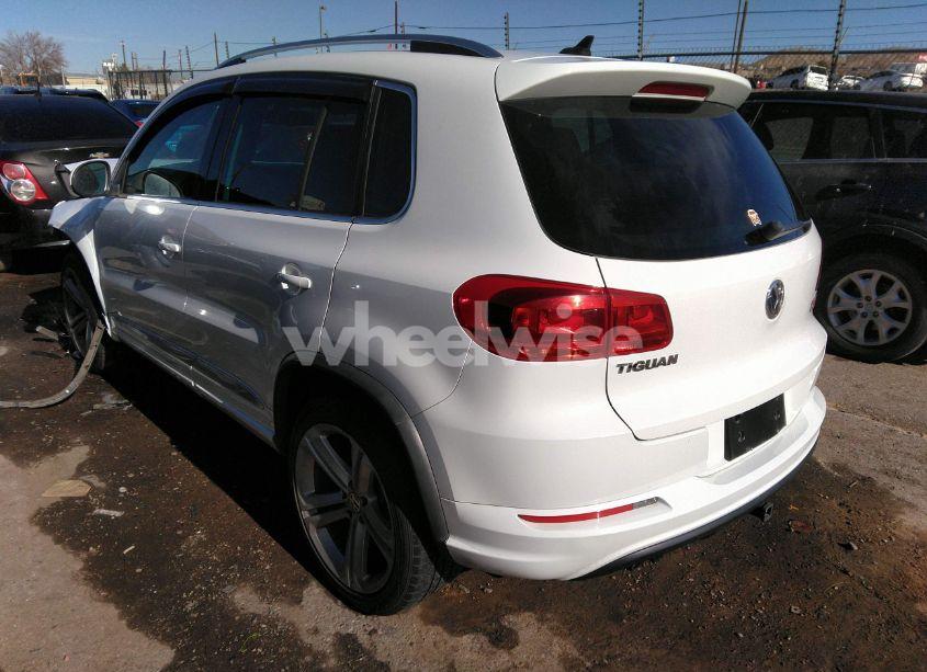 Photo 3 of 2016 Volkswagen Tiguan R-LINE (VIN WVGAV7AX3GW008476)