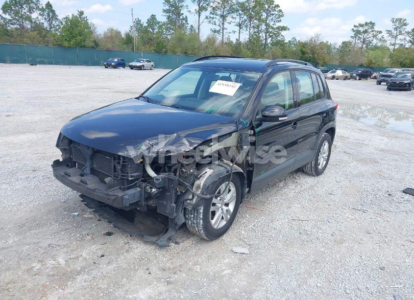 Photo 2 of 2017 Volkswagen Tiguan 2.0T/2.0T S (VIN WVGAV7AX3HK022628)