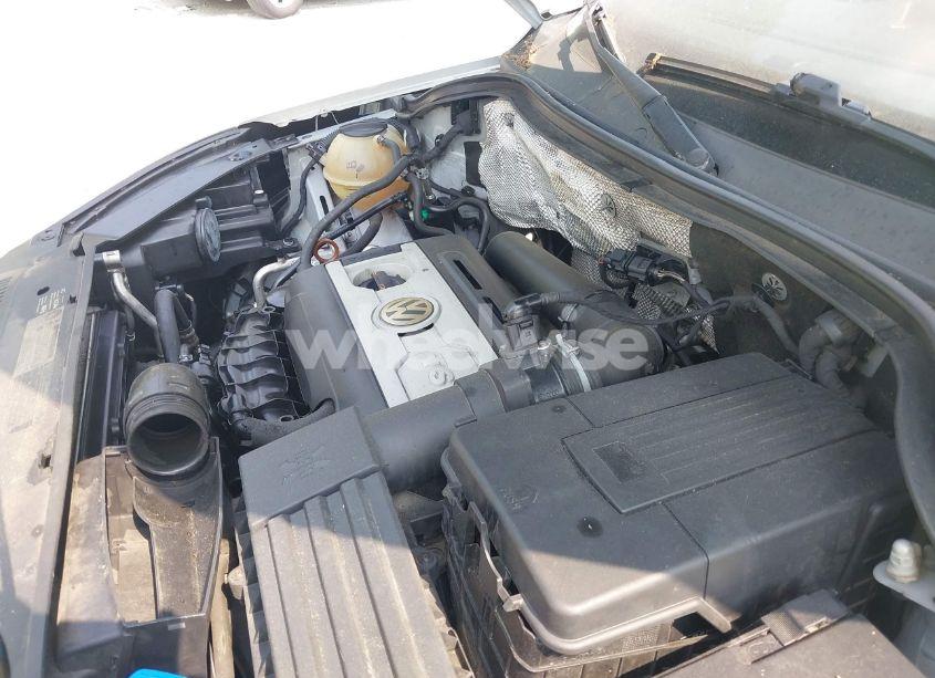 Photo 10 of 2010 Volkswagen Tiguan S (VIN WVGAV7AX4AW516107)