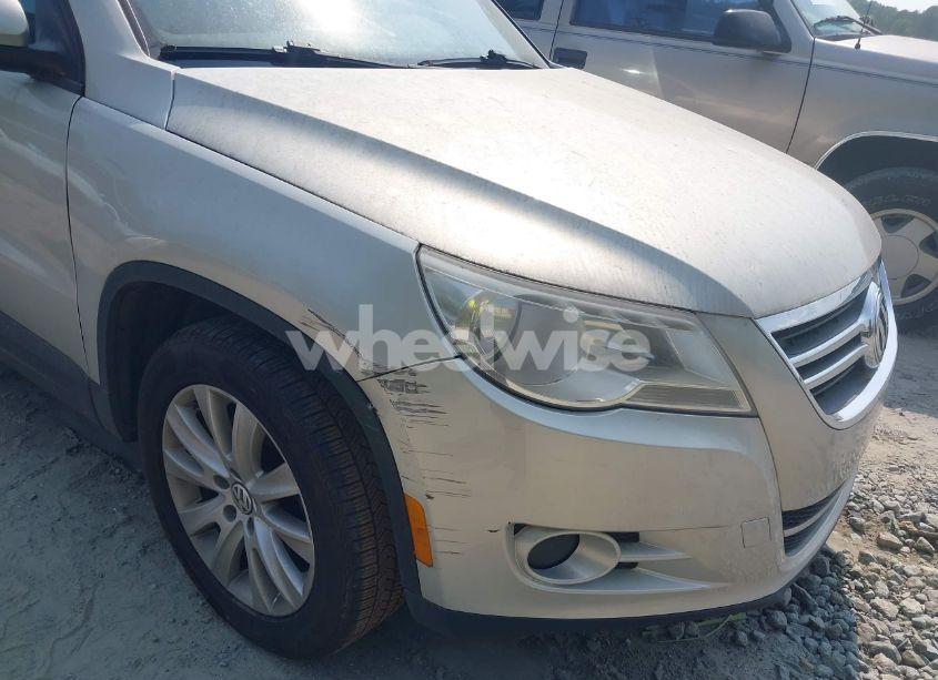Photo 6 of 2010 Volkswagen Tiguan S (VIN WVGAV7AX4AW516107)