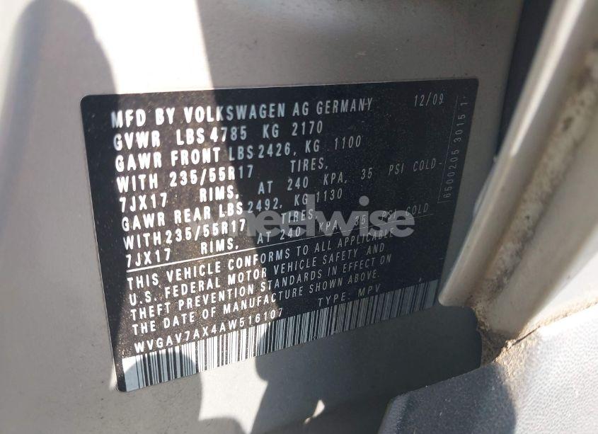 Photo 9 of 2010 Volkswagen Tiguan S (VIN WVGAV7AX4AW516107)