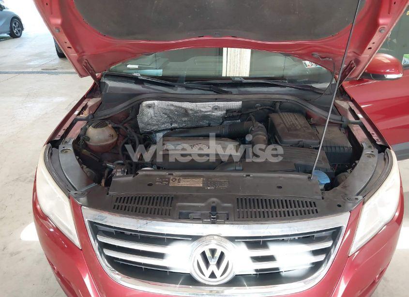 Photo 10 of 2011 Volkswagen Tiguan S (VIN WVGAV7AX4BW001335)