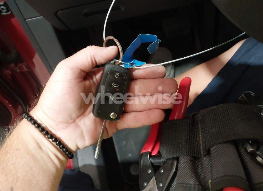 Photo 11 of 2011 Volkswagen Tiguan S (VIN WVGAV7AX4BW001335)