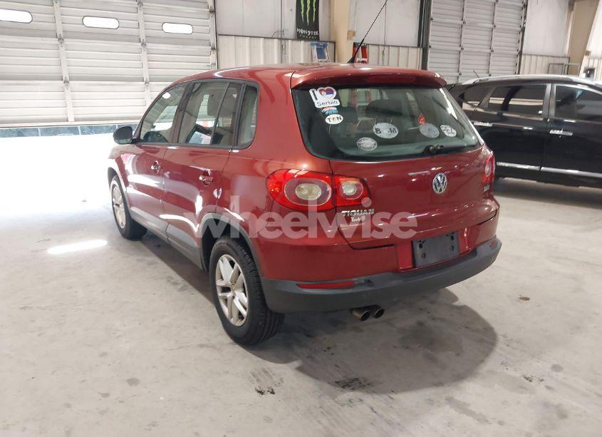 Photo 3 of 2011 Volkswagen Tiguan S (VIN WVGAV7AX4BW001335)