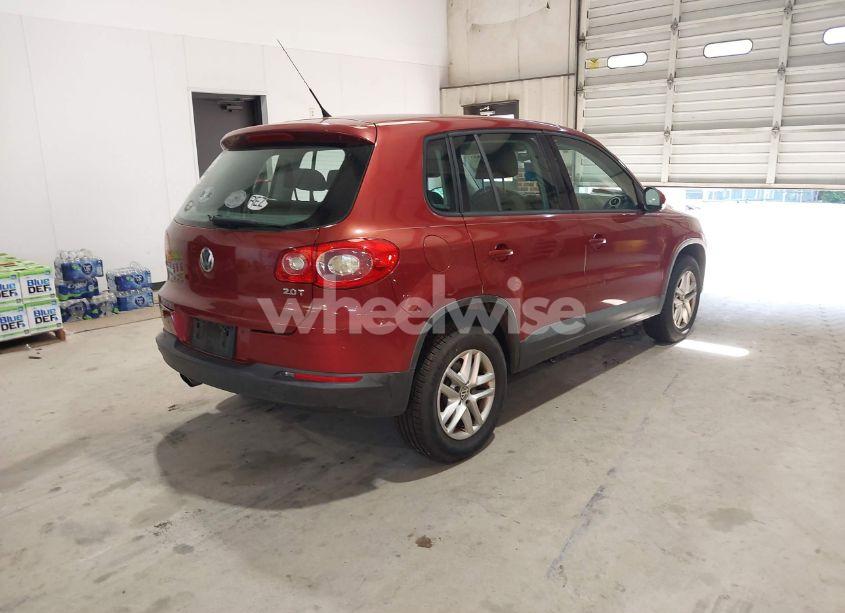 Photo 4 of 2011 Volkswagen Tiguan S (VIN WVGAV7AX4BW001335)