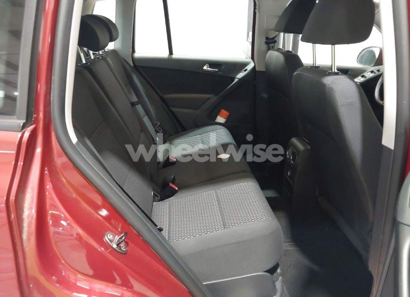 Photo 8 of 2011 Volkswagen Tiguan S (VIN WVGAV7AX4BW001335)