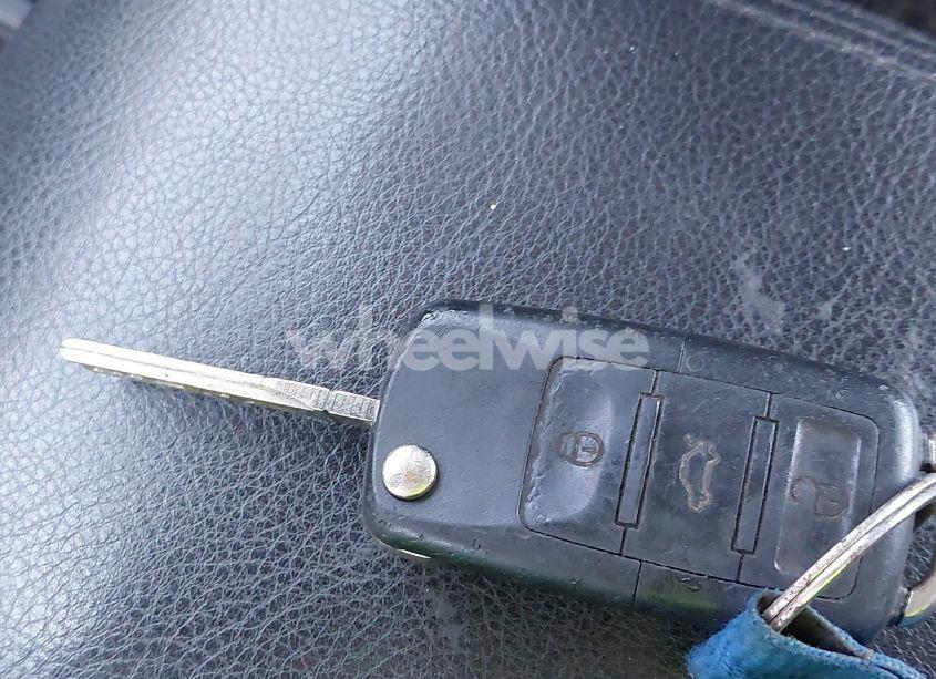 Photo 11 of 2011 Volkswagen Tiguan S (VIN WVGAV7AX4BW001402)