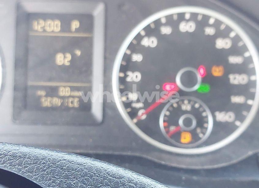 Photo 7 of 2011 Volkswagen Tiguan S (VIN WVGAV7AX4BW001402)