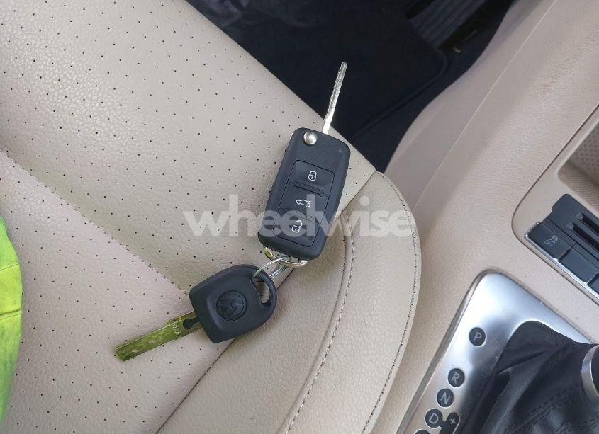 Photo 11 of 2011 Volkswagen Tiguan SE (VIN WVGAV7AX4BW505769)