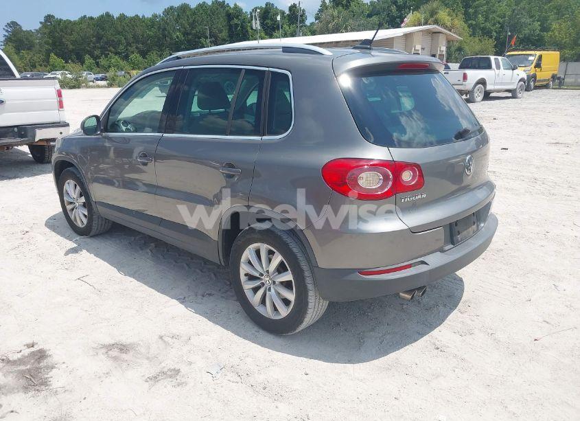 Photo 3 of 2011 Volkswagen Tiguan SE (VIN WVGAV7AX4BW505769)