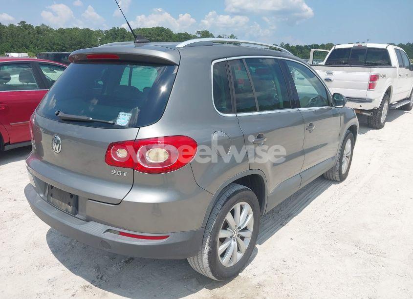 Photo 4 of 2011 Volkswagen Tiguan SE (VIN WVGAV7AX4BW505769)