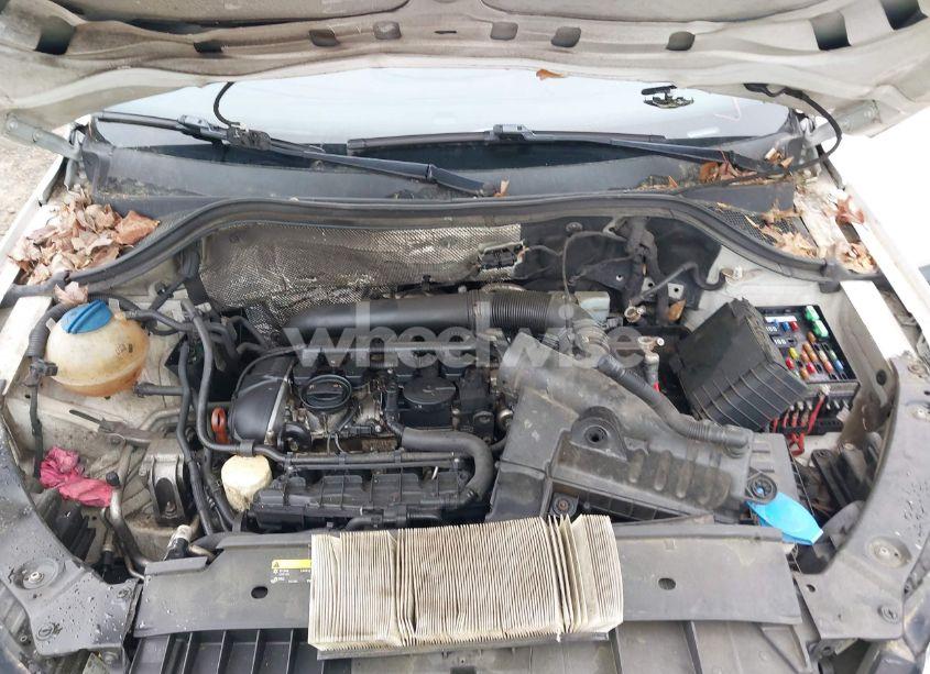 Photo 10 of 2012 Volkswagen Tiguan S (VIN WVGAV7AX4CW546713)