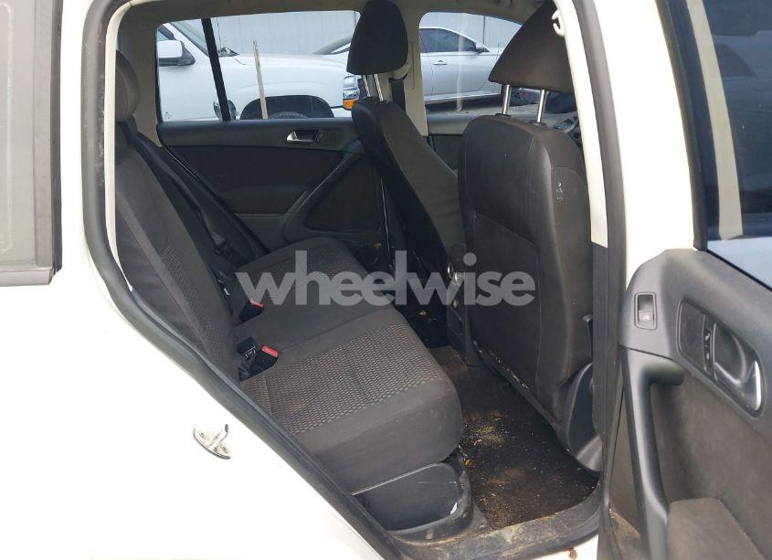 Photo 8 of 2012 Volkswagen Tiguan S (VIN WVGAV7AX4CW546713)