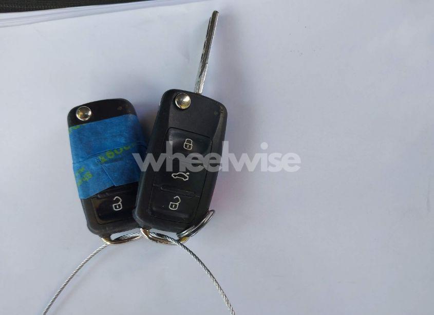 Photo 11 of 2012 Volkswagen Tiguan S (VIN WVGAV7AX4CW603198)