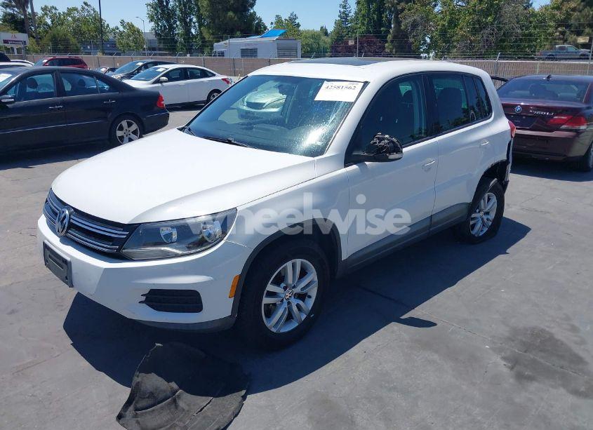 Photo 2 of 2012 Volkswagen Tiguan S (VIN WVGAV7AX4CW603198)
