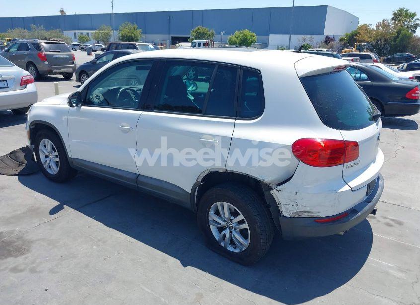 Photo 3 of 2012 Volkswagen Tiguan S (VIN WVGAV7AX4CW603198)