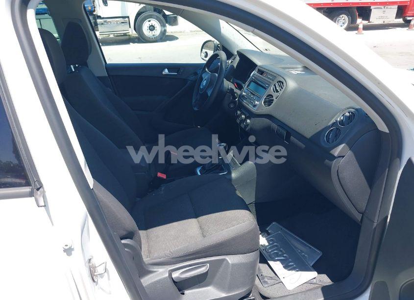 Photo 5 of 2012 Volkswagen Tiguan S (VIN WVGAV7AX4CW603198)