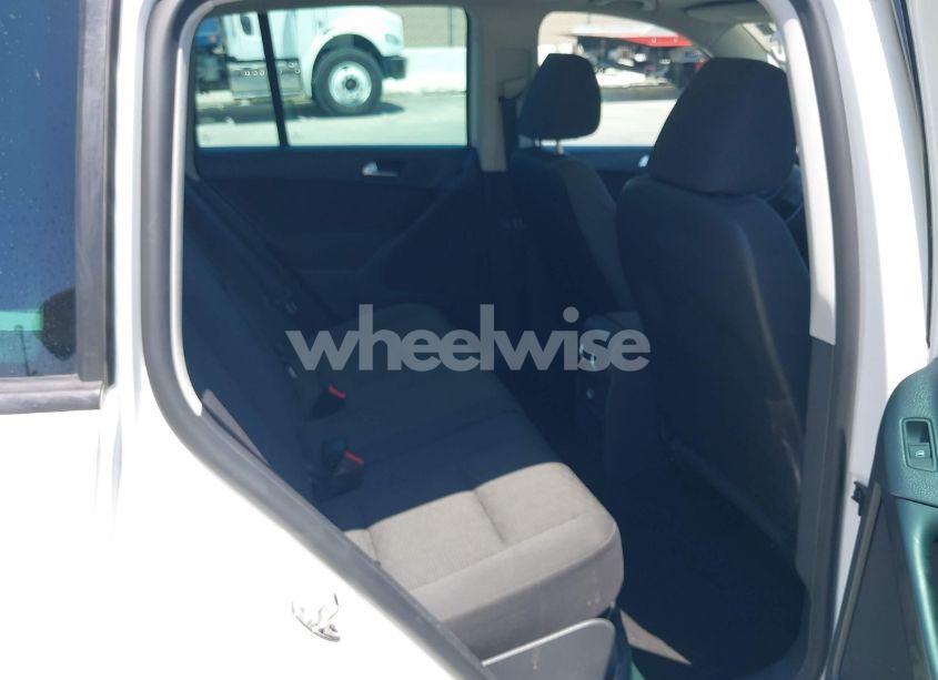 Photo 8 of 2012 Volkswagen Tiguan S (VIN WVGAV7AX4CW603198)