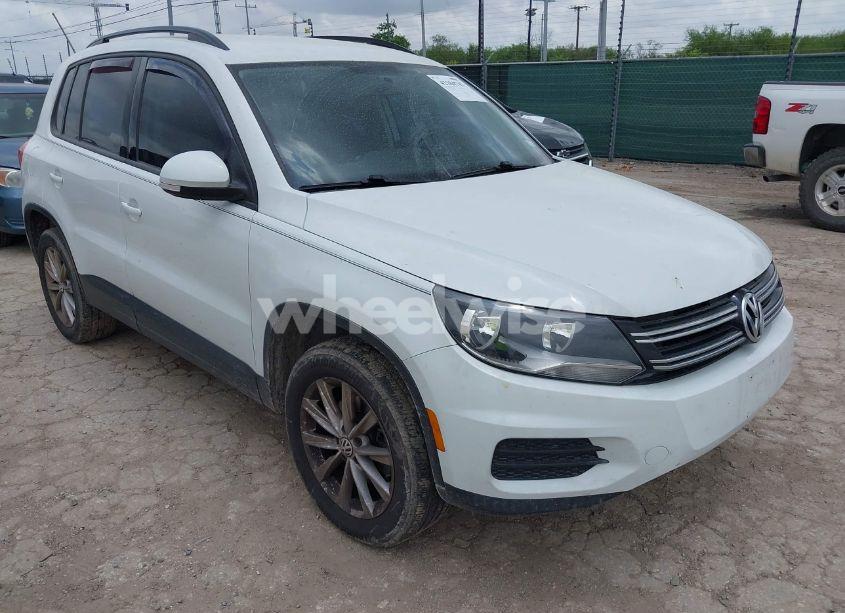 2018 Volkswagen Tiguan LIMITED 2.0T (VIN WVGAV7AX4JK004631) main photo
