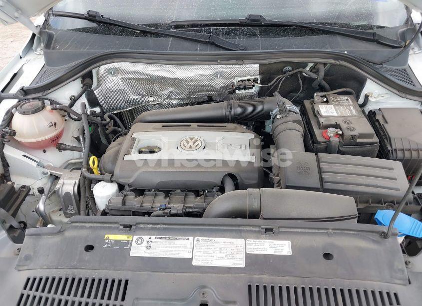 Photo 10 of 2018 Volkswagen Tiguan LIMITED 2.0T (VIN WVGAV7AX4JK004631)