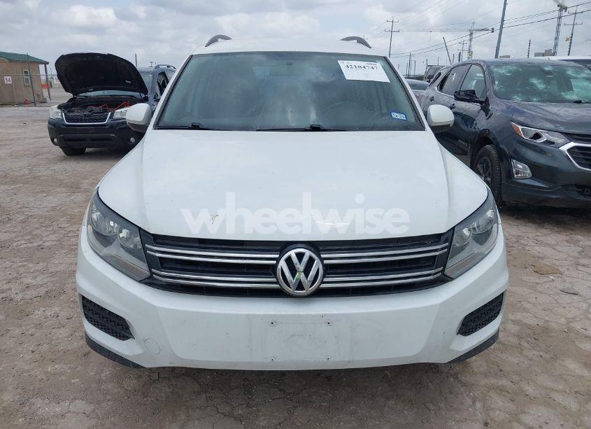 Photo 12 of 2018 Volkswagen Tiguan LIMITED 2.0T (VIN WVGAV7AX4JK004631)