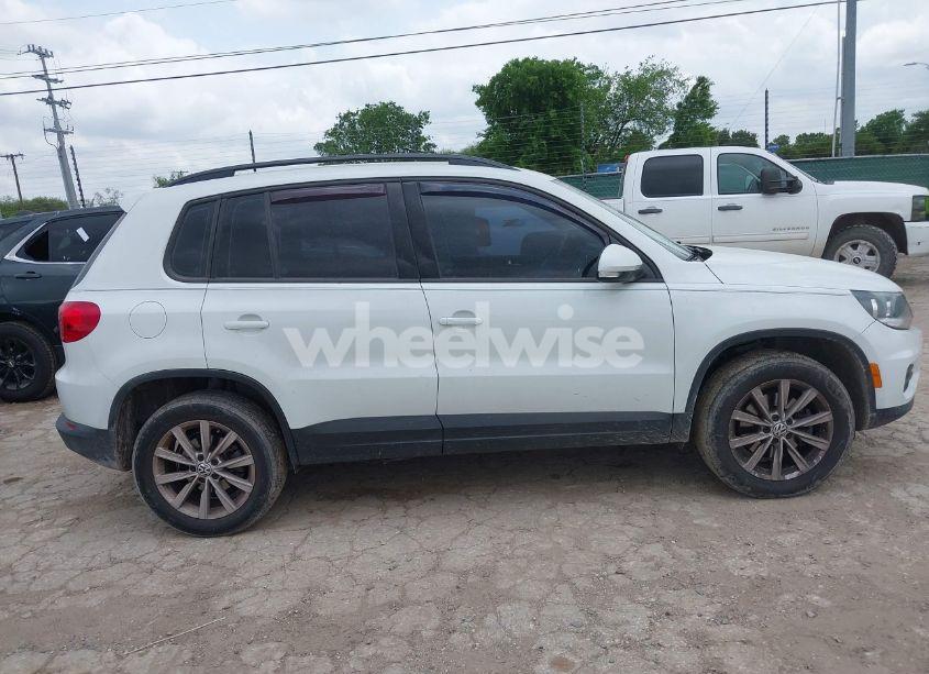 Photo 13 of 2018 Volkswagen Tiguan LIMITED 2.0T (VIN WVGAV7AX4JK004631)
