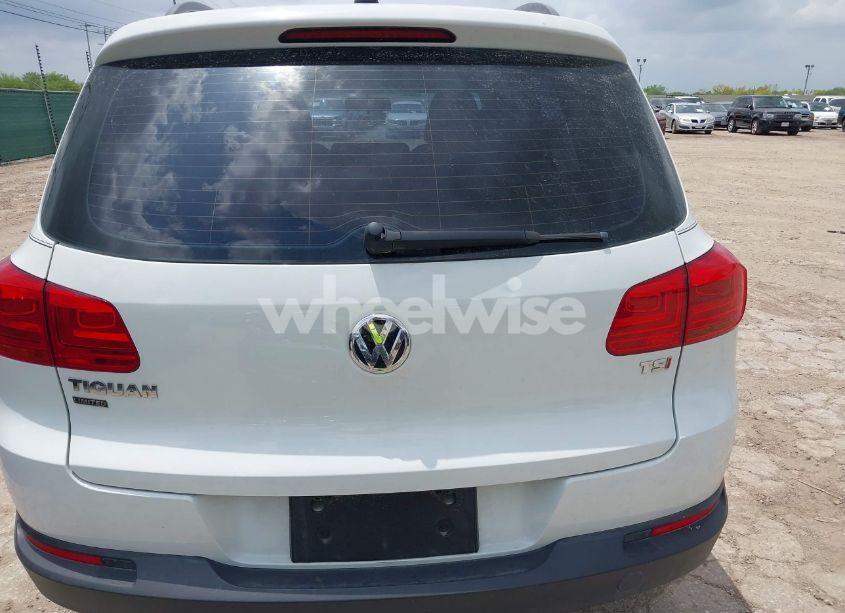 Photo 16 of 2018 Volkswagen Tiguan LIMITED 2.0T (VIN WVGAV7AX4JK004631)