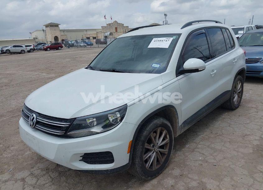 Photo 2 of 2018 Volkswagen Tiguan LIMITED 2.0T (VIN WVGAV7AX4JK004631)
