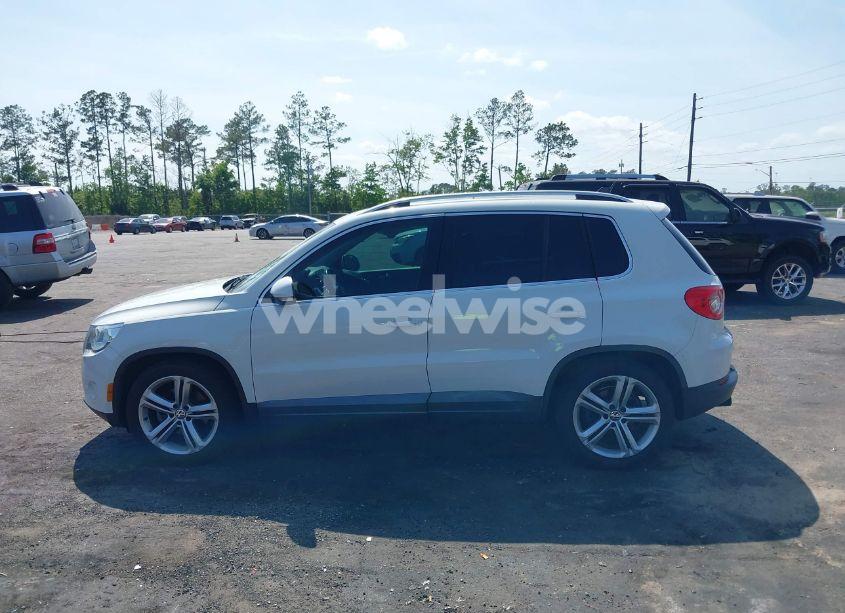 Photo 14 of 2011 Volkswagen Tiguan SE (VIN WVGAV7AX5BW549683)