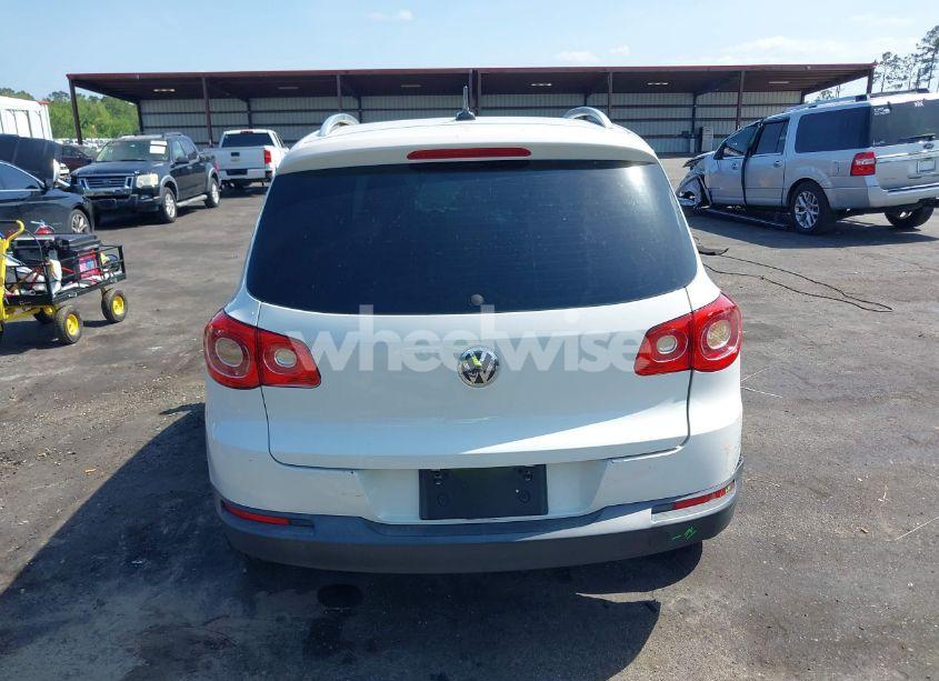 Photo 16 of 2011 Volkswagen Tiguan SE (VIN WVGAV7AX5BW549683)