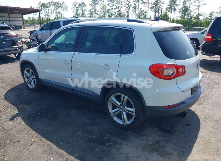 Photo 3 of 2011 Volkswagen Tiguan SE (VIN WVGAV7AX5BW549683)